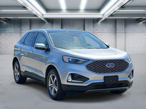 Iconic Silver Metallic 2023 Ford Edge SEL
