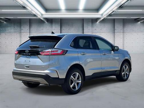 Iconic Silver Metallic 2023 Ford Edge SEL