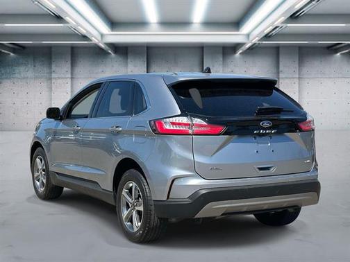 Iconic Silver Metallic 2023 Ford Edge SEL
