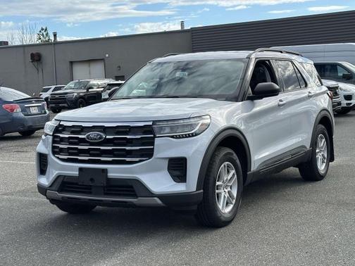 Space White Metallic 2026 Ford Explorer Active