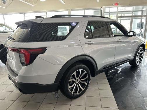 Space White Metallic 2026 Ford Explorer ST-Line