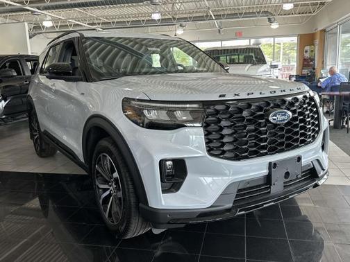 Space White Metallic 2026 Ford Explorer ST-Line