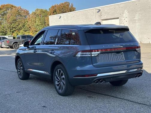 Whisper Blue Metallic Clearcoat 2027 Lincoln Aviator Premiere