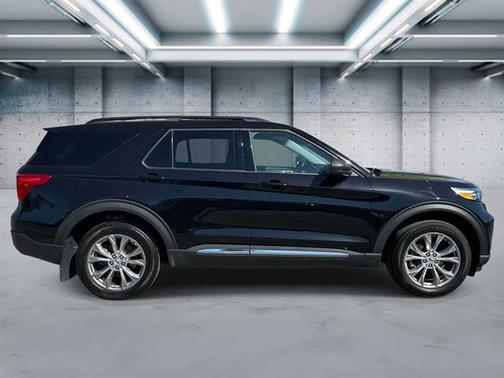 Agate Black Metallic 2023 Ford Explorer XLT