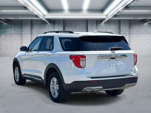 Star White Metallic Tri-Coat 2023 Ford Explorer XLT
