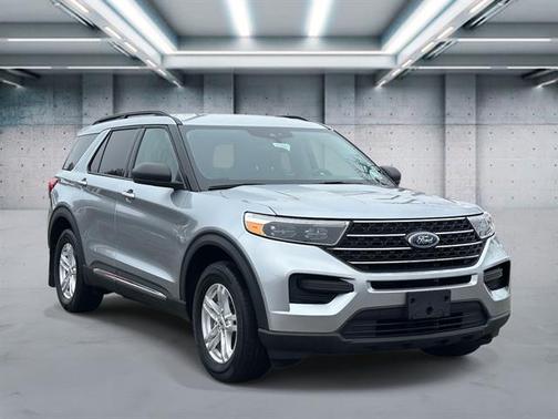 Iconic Silver Metallic 2023 Ford Explorer XLT
