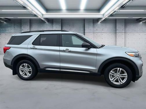 Iconic Silver Metallic 2023 Ford Explorer XLT