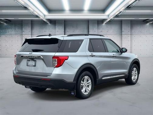 Iconic Silver Metallic 2023 Ford Explorer XLT