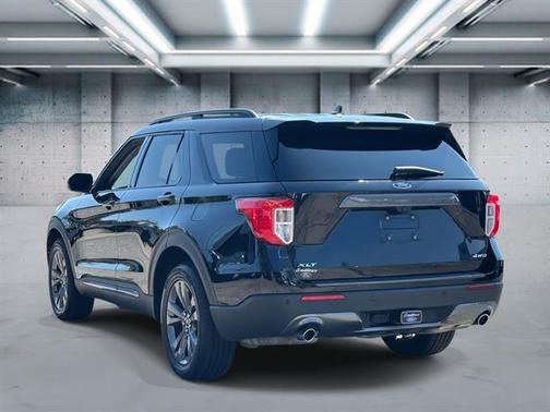 Agate Black Metallic 2022 Ford Explorer XLT
