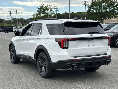 Star White Metallic Tri-Coat 2026 Ford Explorer ST