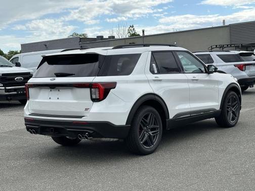 Star White Metallic Tri-Coat 2026 Ford Explorer ST