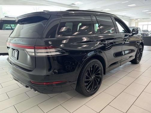 Infinite Black Metallic Clearcoat 2026 Lincoln Aviator Reserve AWD