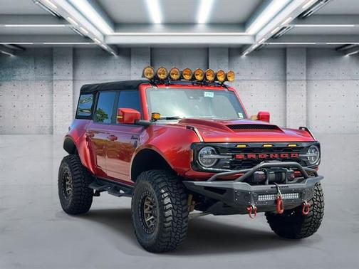 RED 2022 Ford Bronco Outer Banks