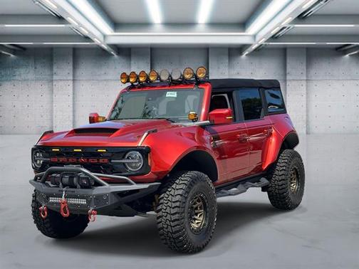 RED 2022 Ford Bronco Outer Banks
