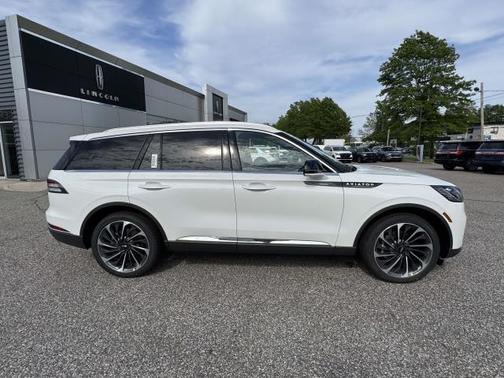 Pristine White Metallic Tri-Coat 2026 Lincoln Aviator Reserve AWD