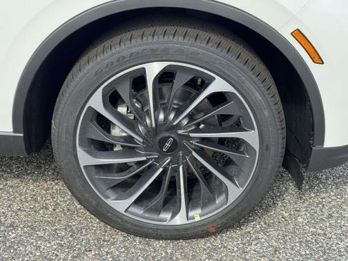 Pristine White Metallic Tri-Coat 2026 Lincoln Aviator Reserve AWD