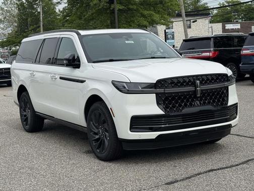 Pristine White Metallic Tri-Coat 2026 Lincoln Navigator Reserve