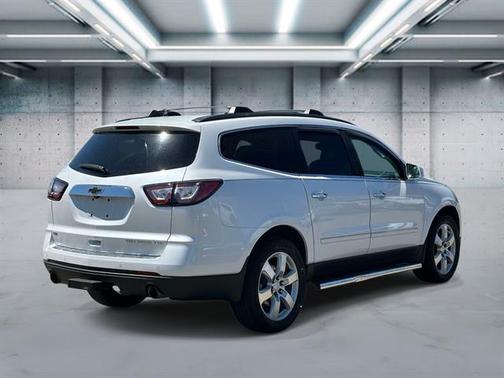 Iridescent Pearl Tricoat 2016 Chevrolet Traverse LTZ