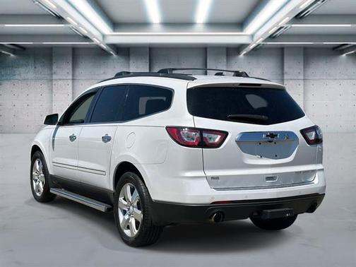 Iridescent Pearl Tricoat 2016 Chevrolet Traverse LTZ