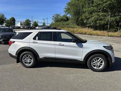 Space White Metallic 2026 Ford Explorer Active