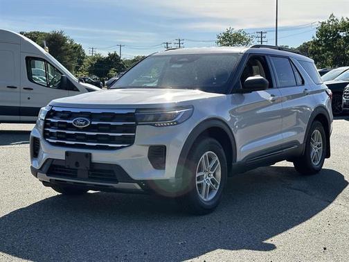 Space White Metallic 2026 Ford Explorer Active