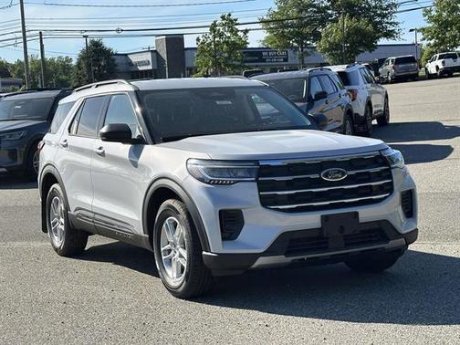 Space White Metallic 2026 Ford Explorer Active