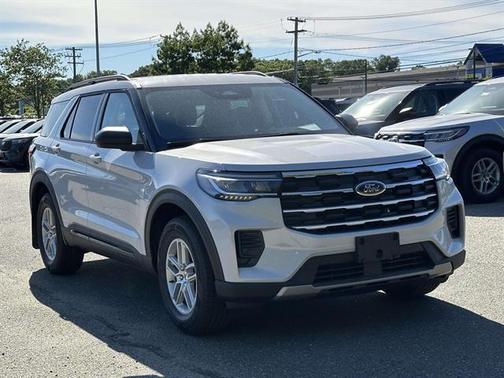Space White Metallic 2026 Ford Explorer Active