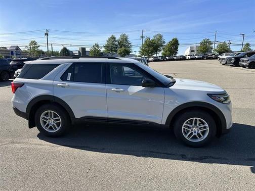 Space White Metallic 2026 Ford Explorer Active