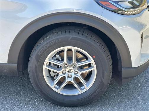Space White Metallic 2026 Ford Explorer Active