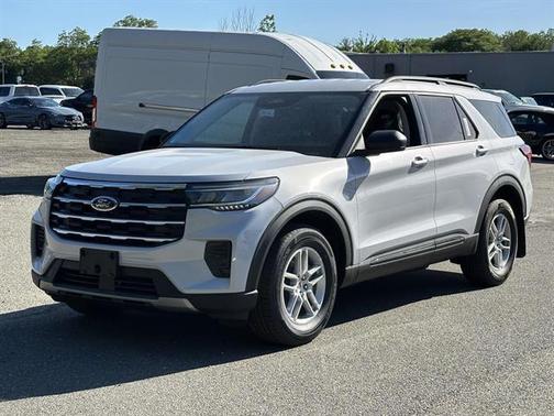 Space White Metallic 2026 Ford Explorer Active