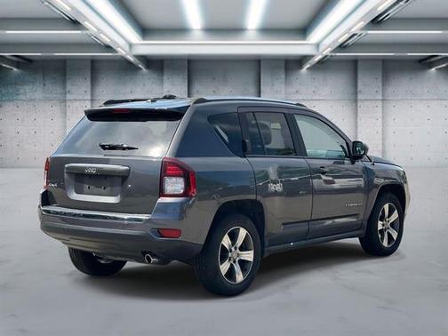 Granite Crystal Metallic Clearcoat 2017 Jeep Compass High Altitude