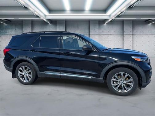Agate Black Metallic 2022 Ford Explorer XLT