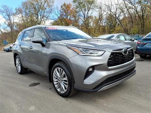 2025 Toyota Highlander Hybrid Platinum