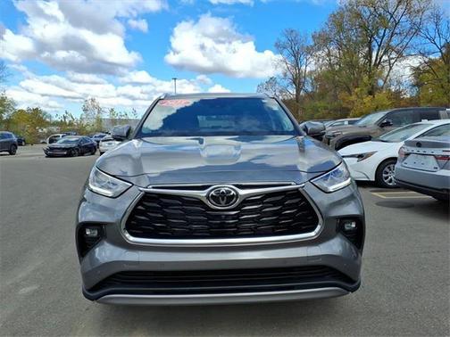 2025 Toyota Highlander Hybrid Platinum