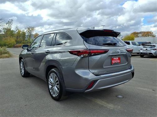 2025 Toyota Highlander Hybrid Platinum