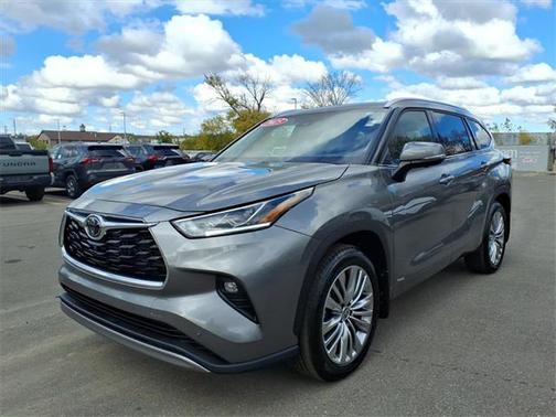 2025 Toyota Highlander Hybrid Platinum