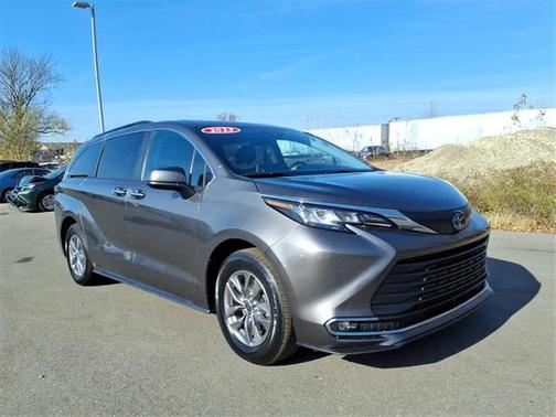 2023 Toyota Sienna XLE