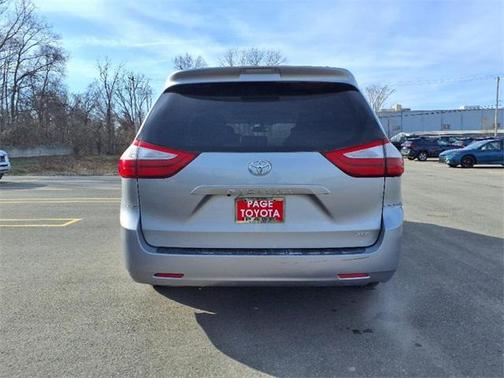2016 Toyota Sienna XLE
