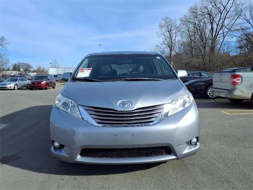 2016 Toyota Sienna XLE