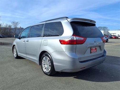 2016 Toyota Sienna XLE