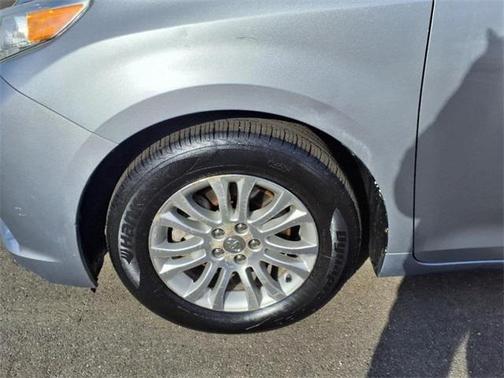2016 Toyota Sienna XLE