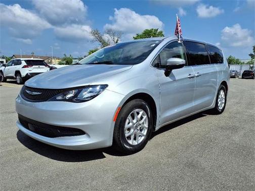 2023 Chrysler Voyager LX