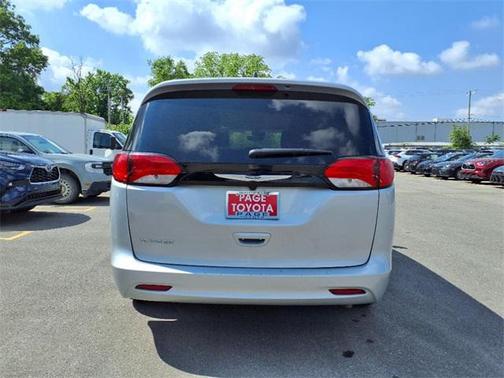 2023 Chrysler Voyager LX