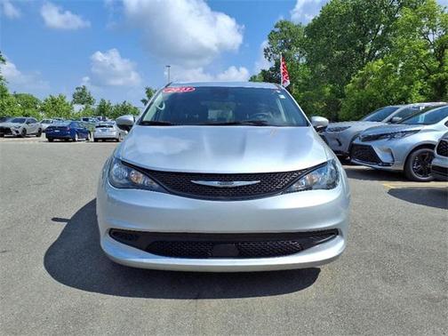 2023 Chrysler Voyager LX