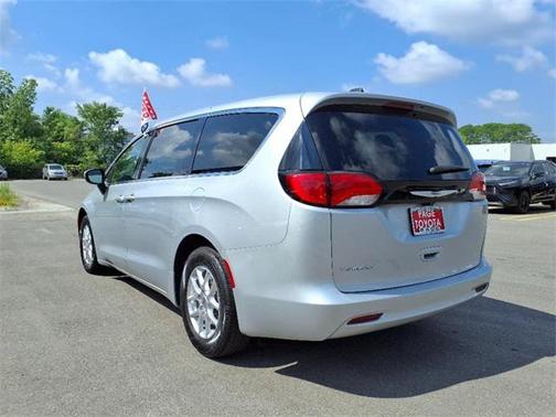 2023 Chrysler Voyager LX
