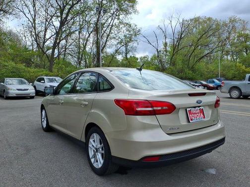 White Gold Metallic 2017 Ford Focus SE