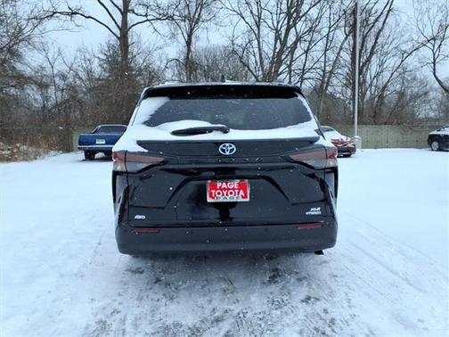 2023 Toyota Sienna XLE