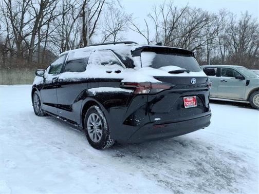 2023 Toyota Sienna XLE