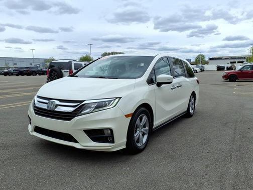 White Diamond Pearl 2018 Honda Odyssey EX-L