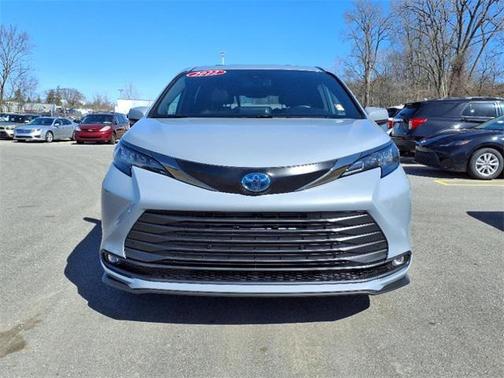 2022 Toyota Sienna XLE